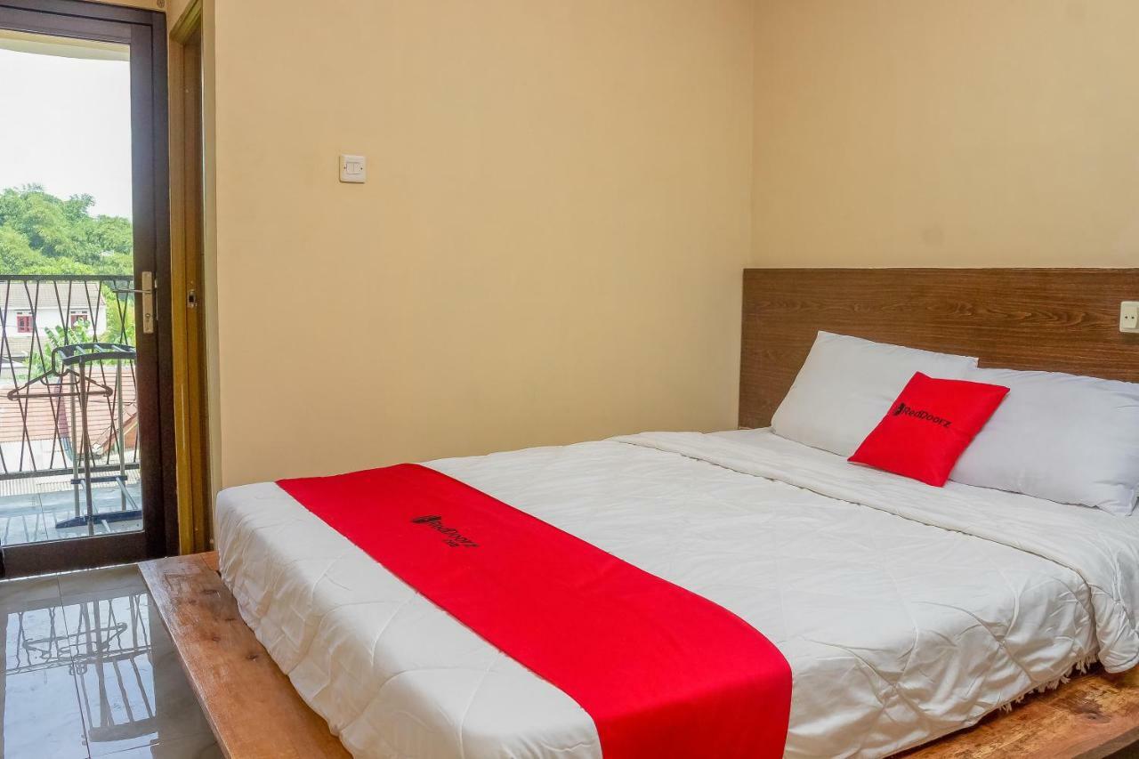Reddoorz Syariah Near Pasar Modern Cikopo Hotell Karawang Exteriör bild