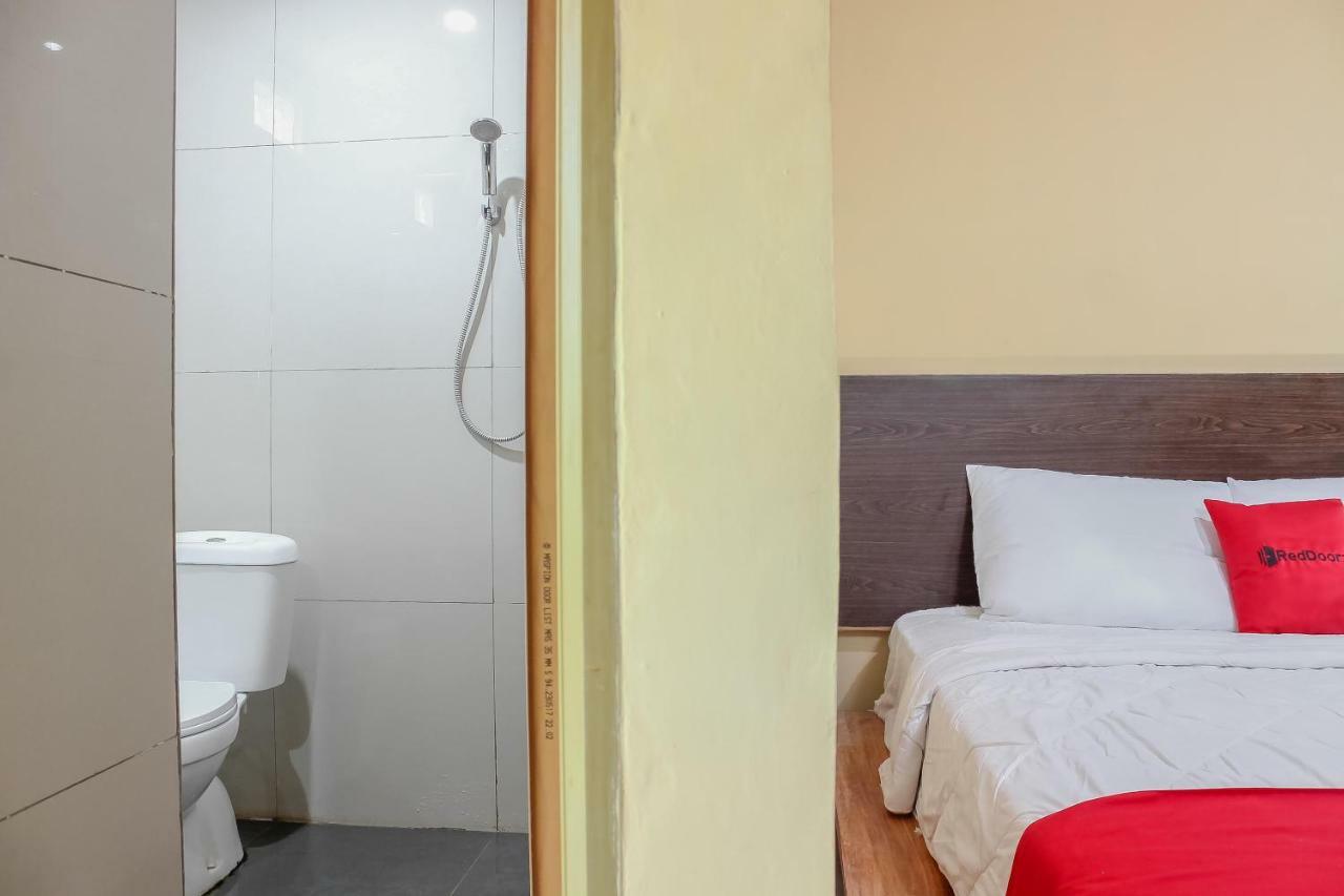 Reddoorz Syariah Near Pasar Modern Cikopo Hotell Karawang Exteriör bild